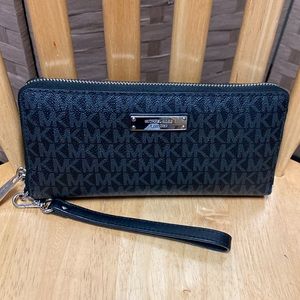 EUC MICHAEL KORS KING SIZE JET SET WRISTLET WALLET BLACK LEATHER???